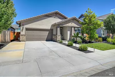 584 Kingbird Circle, Vacaville, CA 95688 - Photo 2