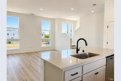707 Catherine Street, Vacaville, CA 95688 - Photo 2