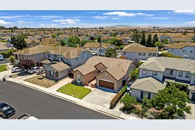 625 Sparrowhawk Drive, Vacaville, CA 95687 - Photo 2