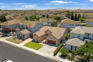 625 Sparrowhawk Dr, Vacaville, CA 95687 - Photo 2