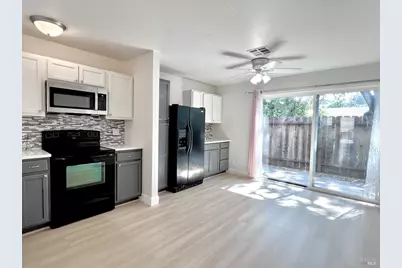 490 Edgewood Drive #23, Vacaville, CA 95688 - Photo 8