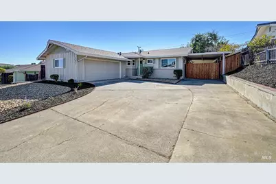 161 Lomita Avenue, Vacaville, CA 95688 - Photo 2