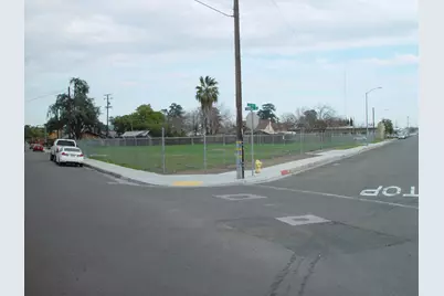 611 N E Street, Madera, CA 93638 - Photo 1