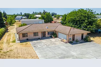 19400 E Oakwood Road, Stockton, CA 95215 - Photo 1