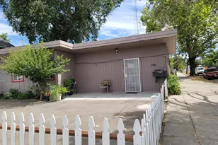 702 E Oak St, Stockton, CA 95202 - Photo 1