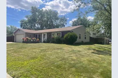 130 Stonehurst Drive, Elgin, IL 60120 - Photo 2