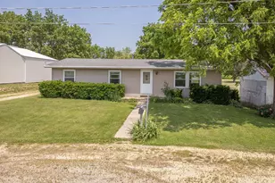 25115 Locust Rd, Lanark, IL 61046 - Photo 2