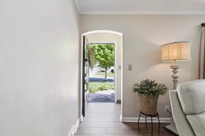 404 N Vale Avenue, Rockford, IL 61107 - Photo 6