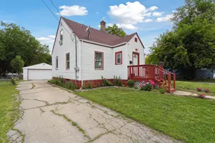 323 Tay St, Rockford, IL 61102 - Photo 2