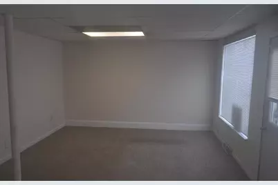 602 S West Avenue, Freeport, IL 61032 - Photo 4