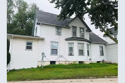 309 W Pleasant, Freeport, IL 61032 - Photo 2