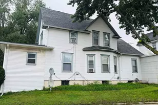 309 W Pleasant, Freeport, IL 61032 - Photo 2