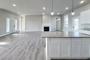 653 Yosemite Ave, Roscoe, IL 61073 - Photo 6