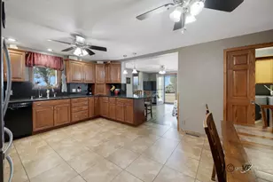 2472 W Red Oak Rd, Freeport, IL 61032 - Photo 6