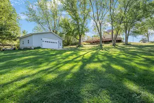 2472 W Red Oak Rd, Freeport, IL 61032 - Photo 36