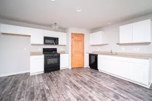 827 Fuller Ln, Belvidere, IL 61008 - Photo 2