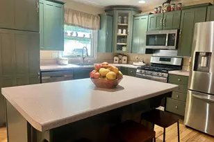 719 N Greenfield Dr, Freeport, IL 61032 - Photo 8