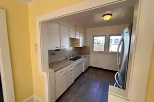 2216 N Ct, Rockford, IL 61103 - Photo 6