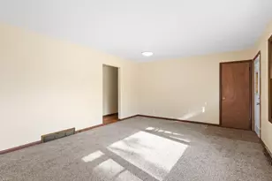 229-239 Flintridge Dr, Rockford, IL 61107 - Photo 6