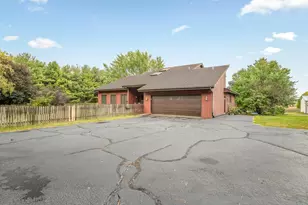 9104 E Weber Rd, Ridott, IL 61067 - Photo 4