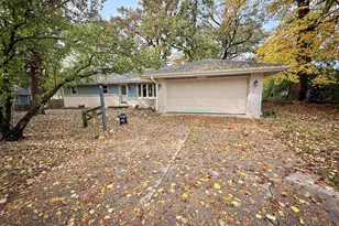 10620 Grover Oaks Rd, Roscoe, IL 61073 - Photo 2