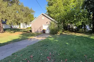 430 Shaw St, Rockford, IL 61104 - Photo 4