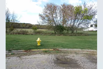 1820 S Yellow Creek Court, Freeport, IL 61032 - Photo 4