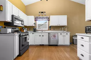 7801 Hawks View Dr, Machesney Park, IL 61115 - Photo 6