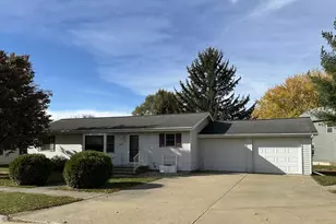 401 Shumway, Lena, IL 61048 - Photo 2