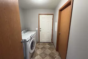 498 Park Ave, Belvidere, IL 61008 - Photo 4