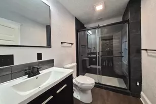 325 Washington St, Rockford, IL 61108 - Photo 4