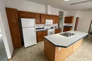 562 Seasons Pkwy, Belvidere, IL 61008 - Photo 2