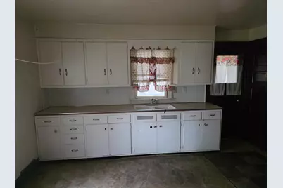 21 W Dexter, Freeport, IL 61032 - Photo 20