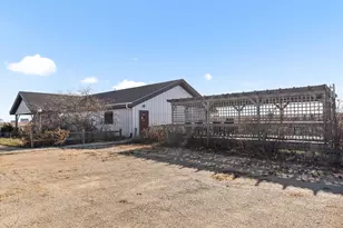 395 W Cedarville Rd, Freeport, IL 61032 - Photo 18