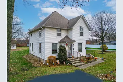 917 W Locust Street, Belvidere, IL 61008 - Photo 2
