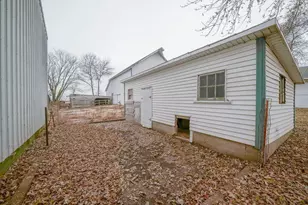 2610 S Klinger Rd, Pecatonica, IL 61063 - Photo 44