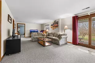 125 SE Heath Cliff Dr, Poplar Grove, IL 61065 - Photo 4