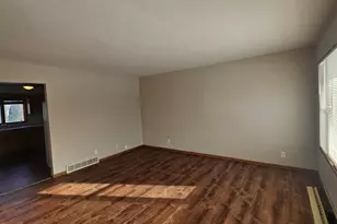 5864 Dafred Dr, Rockford, IL 61107 - Photo 8