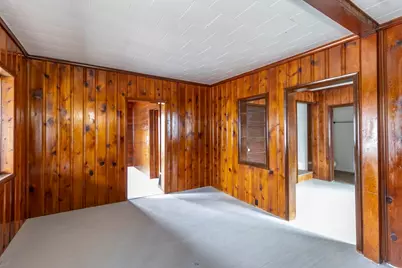 325 W Stearns Street, Freeport, IL 61032 - Photo 4