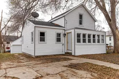 325 W Stearns Street, Freeport, IL 61032 - Photo 2