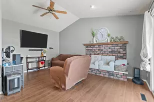 625 Robert Ave, Rockford, IL 61107 - Photo 12