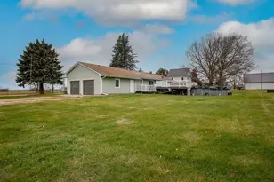 1477 Il Route 75 N, Freeport, IL 61032 - Photo 12