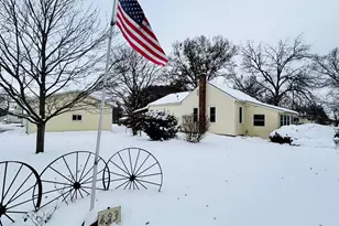 423 Atwood Ave, Rockford, IL 61102 - Photo 1