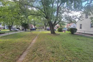 2722 10th St, Rockford, IL 61109 - Photo 2