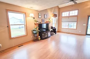 7589 Stanton Ave, Rockford, IL 61109 - Photo 6