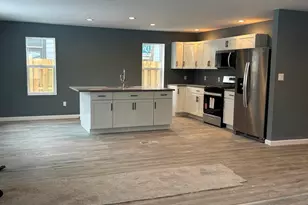 3137 Collins St, Rockford, IL 61109 - Photo 6