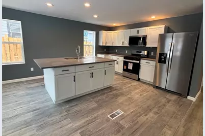 3137 Collins Street, Rockford, IL 61109 - Photo 4