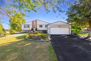 6338 Thicket Ln, Cherry Valley, IL 61016 - Photo 2