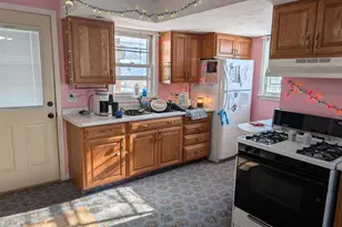 717 W Pleasant St, Freeport, IL 61032 - Photo 6