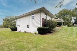 4036 Fox Hills Dr, Rockford, IL 61101 - Photo 28